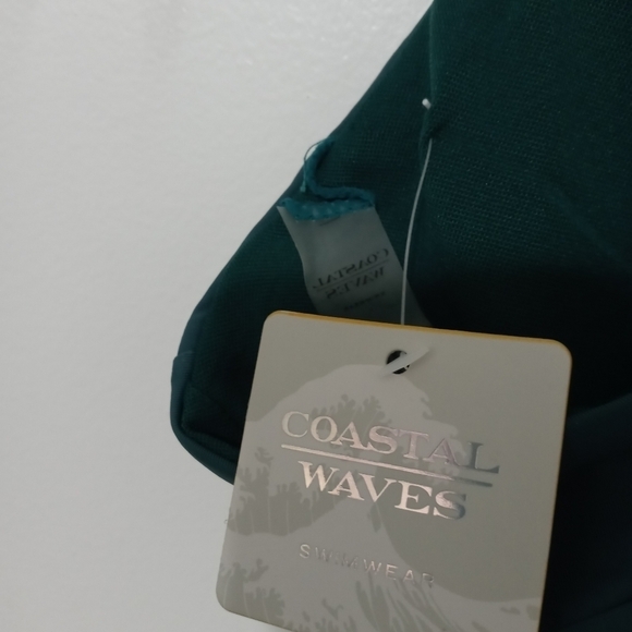 Coastal Waves Bikini Top Crisscross Front Double Straps. Removable Pads - Picture 6 of 8